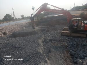 Dismantling of existing Minor Bridge at 595+717