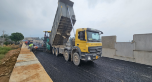 DBM Laying in progress from 602+120 to 602+960 Service Road