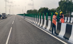 ANTI GLARE SCREEN FIXING WORKS IN PROGRESS AT CH 592+950