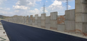 RE WALL ERECTION IN PROGRESS AT Ch.622+300 LHS (Court Case Stretch)