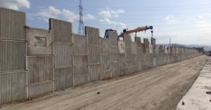 RE PANEL ERECTION IN PROGRESS AT CH. 622+180 VUP LHS SIDE (Court Case Stretch)