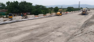 EDGE COMPACTION WORK IN PROGRESS AT CH. 622+180 VUP (A1 SIDE) RHS SIDE (Court Case Stretch)